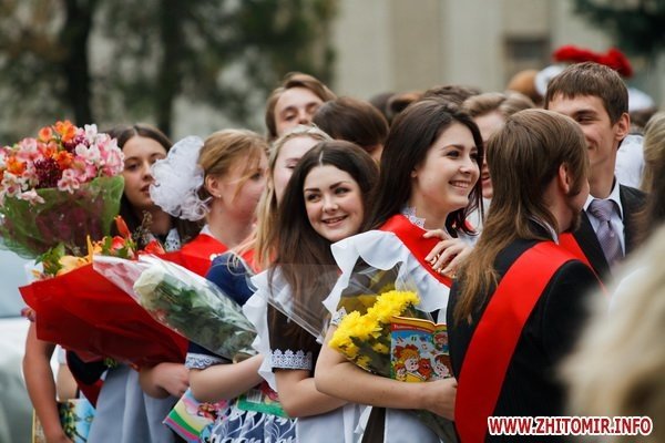 Сегодня в Житомире для 11-классников прозвенел последний шк..., фото-2 Сегодня в Житомире для 11-классников прозвенел последний школьный звонок (ФОТО), фото-2