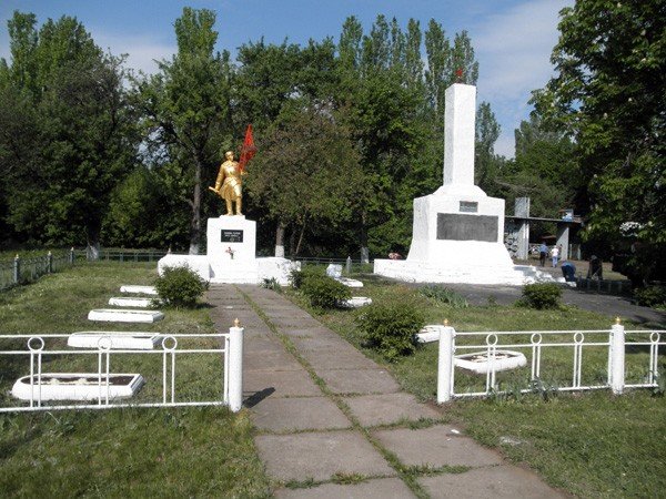 «Регионалы» возродили памятник Воину-освободителю в горлов..., фото-4 «Регионалы» возродили памятник Воину-освободителю в горловском поселке Гурты, фото-4