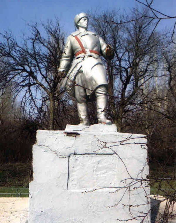 «Регионалы» возродили памятник Воину-освободителю в горлов..., фото-1 «Регионалы» возродили памятник Воину-освободителю в горловском поселке Гурты, фото-1