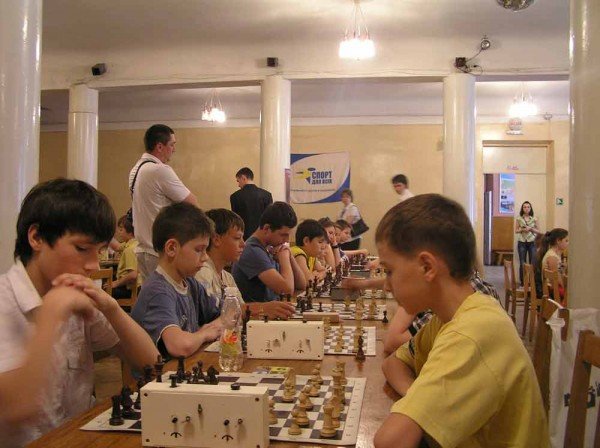 На Житомирщині пройшла битва юних шахових генералів, фото-2 На Житомирщині пройшла битва юних шахових генералів, фото-2