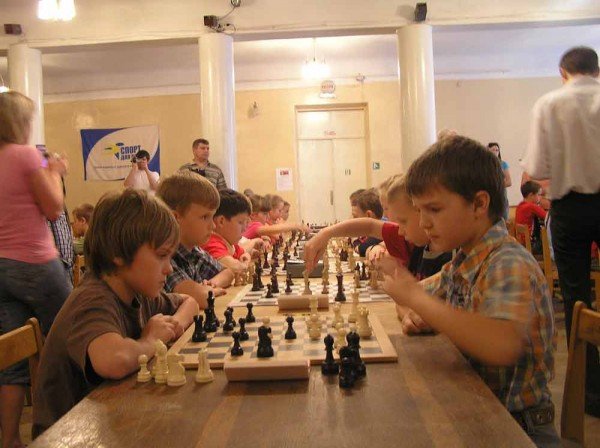 На Житомирщині пройшла битва юних шахових генералів, фото-3 На Житомирщині пройшла битва юних шахових генералів, фото-3