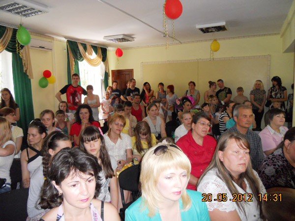 Регионалы поздравили многодетные семьи Горловки с двойным п..., фото-4 Регионалы поздравили многодетные семьи Горловки с двойным праздником, фото-4