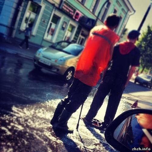 Вчера житомирян удивили новым фонтаном на Большой Бердичевс..., фото-3 Вчера житомирян удивили новым фонтаном на Большой Бердичевской (ФОТО), фото-3