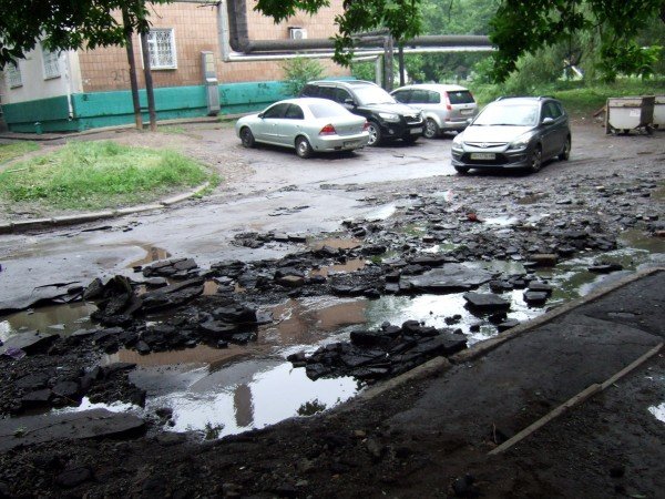 Унесенные ливнем — на донецкой улице дождем смыло асфальт (..., фото-2 Унесенные ливнем — на донецкой улице дождем смыло асфальт (фото), фото-2