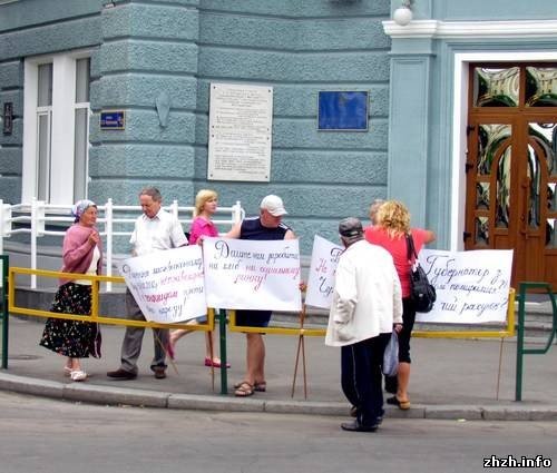 В Житомире под стенами горсовета митингуют торговцы с улицы..., фото-2 В Житомире под стенами горсовета митингуют торговцы с улицы Хлебной (ФОТО), фото-2