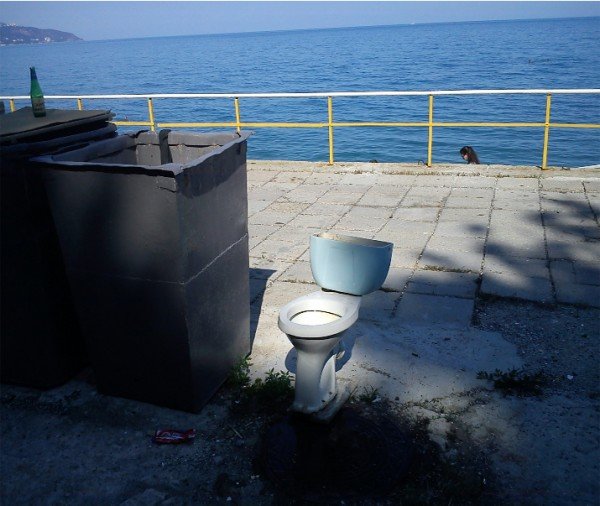 ФОТО ДНЯ: На ЮБК справить нужду можно с видом на море, фото-1