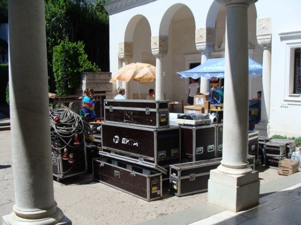 В Ливадийский дворец-музей завезли концертное оборудование. Для реставрации? (фото), фото-2