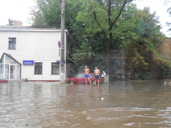 После дождя одесская Пересыпь оказалась отрезанной от город..., фото-1 После дождя одесская Пересыпь оказалась отрезанной от города (видео), фото-1