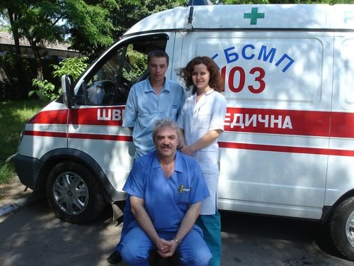 Молодые фельдшеры Александр Ананичев и Вероника Гудилкина и <br>их... Молодые фельдшеры Александр Ананичев и Вероника Гудилкина и <br>их наставник Игорь Арцибашев