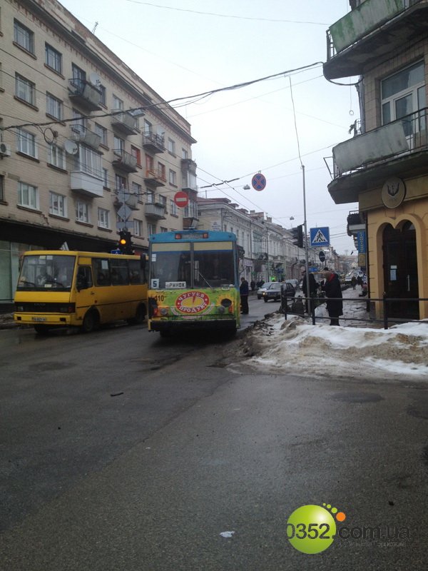 Затримання великої партії наркотиків, акція проти зведення..., фото-14 Затримання великої партії наркотиків, акція проти зведення багатоповерхівки, розсекречені матеріали УПА – головні події у фото та відео, фото-14