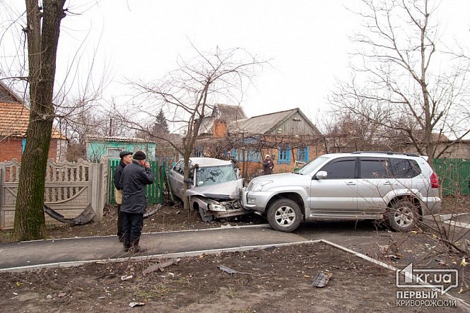В Кривом Роге крутая иномарка и микроавтобус загадочным об..., фото-1 В Кривом Роге крутая иномарка и микроавтобус загадочным образом «исчезли» с места ДТП (ФОТО), фото-1
