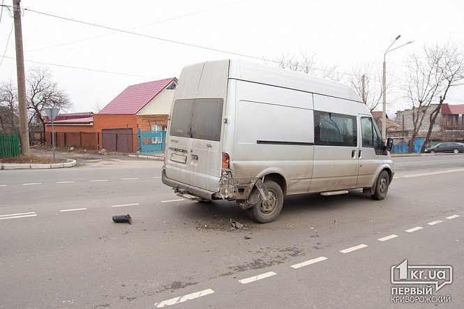 В Кривом Роге крутая иномарка и микроавтобус загадочным об..., фото-2 В Кривом Роге крутая иномарка и микроавтобус загадочным образом «исчезли» с места ДТП (ФОТО), фото-2