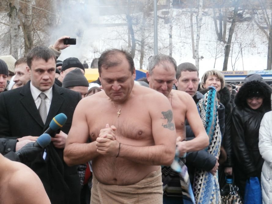 Добкин перед тем как окунуться в воду Добкин перед тем как окунуться в воду