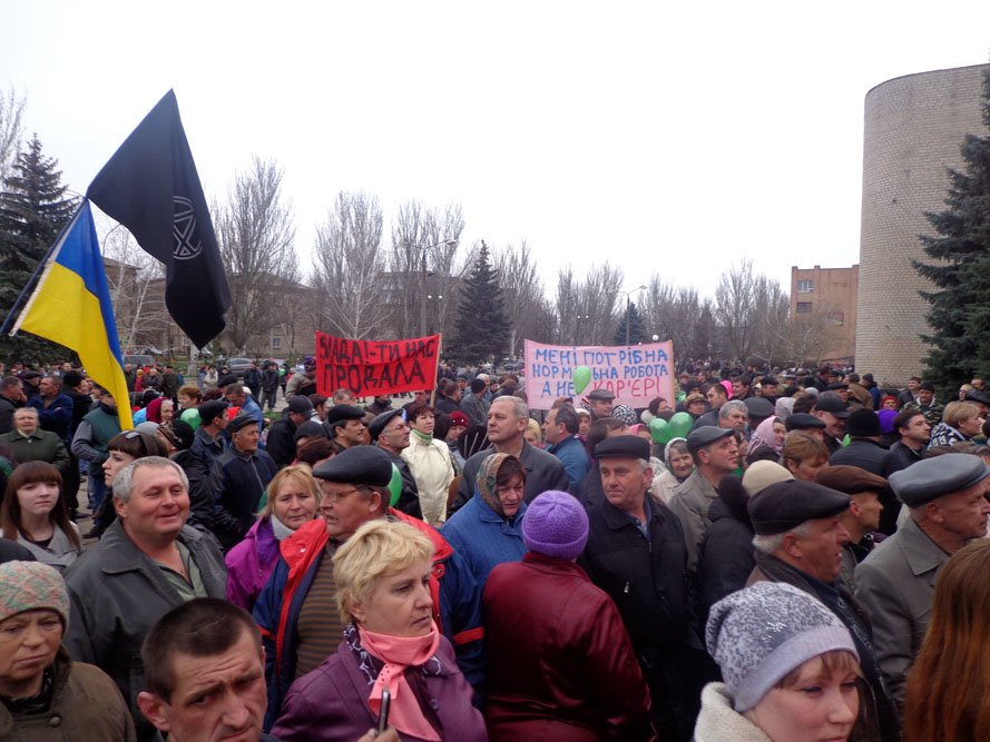 ФОТОРЕПОРТАЖ: 5000 гуляйпольцев митинговали против уранового карьер... ФОТОРЕПОРТАЖ: 5000 гуляйпольцев митинговали против уранового карьера и «псевдочиновников» (фото) - фото 10