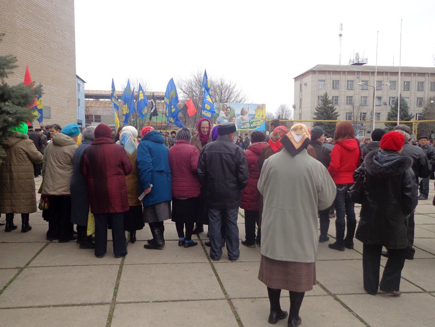 ФОТОРЕПОРТАЖ: 5000 гуляйпольцев митинговали против уранового карьер... ФОТОРЕПОРТАЖ: 5000 гуляйпольцев митинговали против уранового карьера и «псевдочиновников» (фото) - фото 3