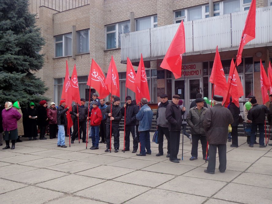 ФОТОРЕПОРТАЖ: 5000 гуляйпольцев митинговали против уранового карьер... ФОТОРЕПОРТАЖ: 5000 гуляйпольцев митинговали против уранового карьера и «псевдочиновников» (фото) - фото 2