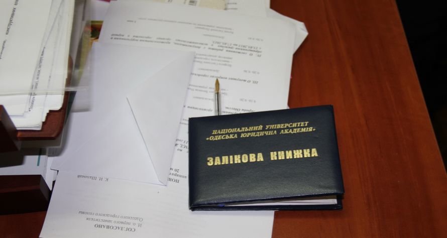 стол Светланы Осауленко в ЖКС стол Светланы Осауленко в ЖКС