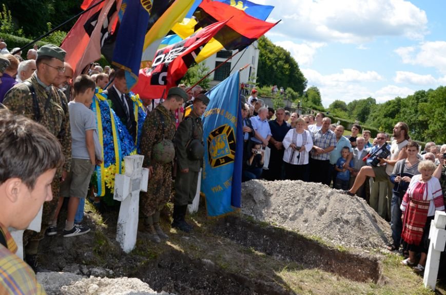 Перепоховання останків дивізійників 7 Перепоховання останків дивізійників 7
