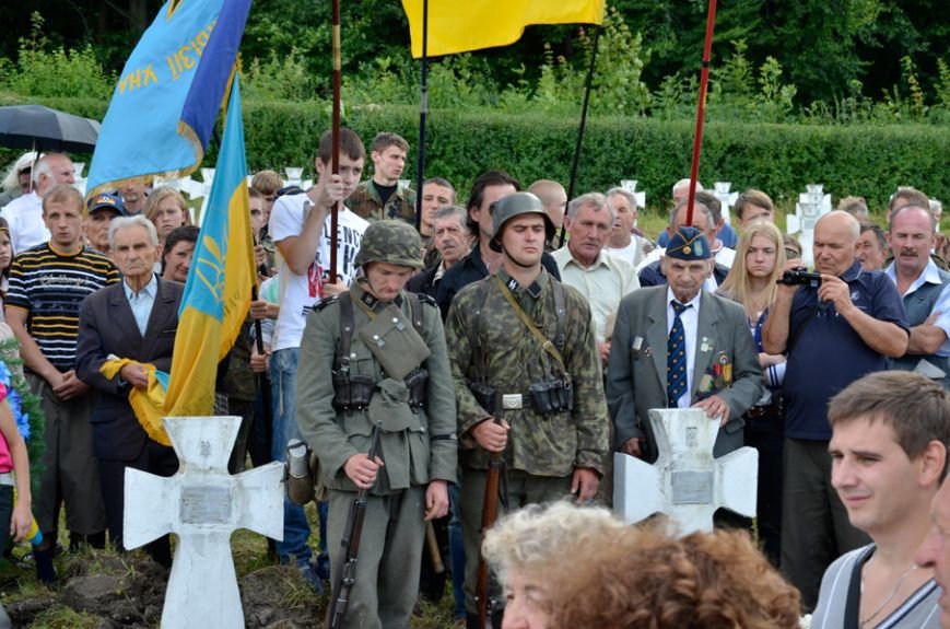 Перепоховання останків дивізійників 8 Перепоховання останків дивізійників 8