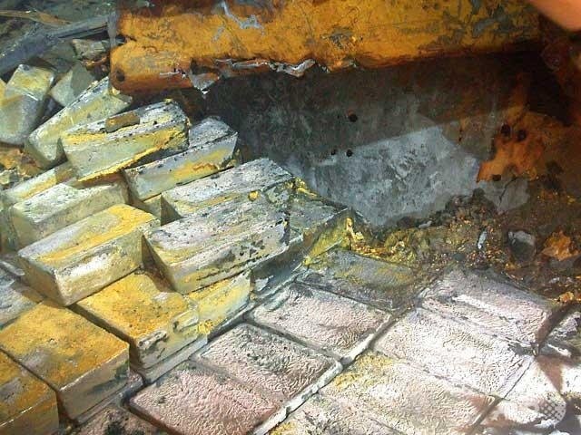 Вот они - серебряные слитки в трюме Вот они - серебряные слитки в трюме