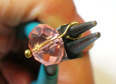 Серьги из бусин, закрепление пина, шаг 3 Серьги из бусин, закрепление пина, шаг 3
