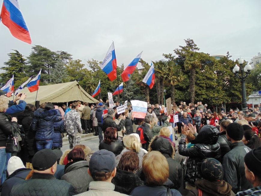 В день официального прошения Путина о вводе войск в АРК в Ялте провели пророссийский митинг (ФОТОРЕПОРТАЖ), фото-25