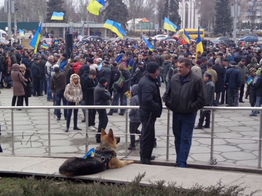 В Запорожье прошел митинг против вмешательства России (ФОТО, ОБНОВЛЕНО) (фото) - фото 4 В Запорожье прошел митинг против вмешательства России (ФОТО, ОБНОВЛЕНО) (фото) - фото 4