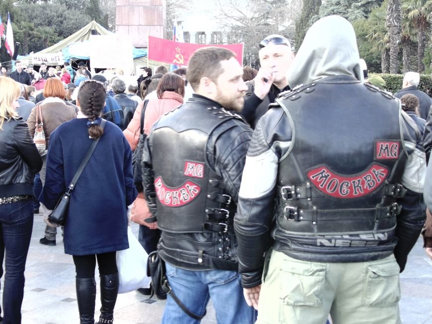 В Ялте мирный пророссийский митинг о статусе АРК сопровождался избиением неизвестного провокатора и давлением на прессу (ФОТО, ВИДЕО), фото-16