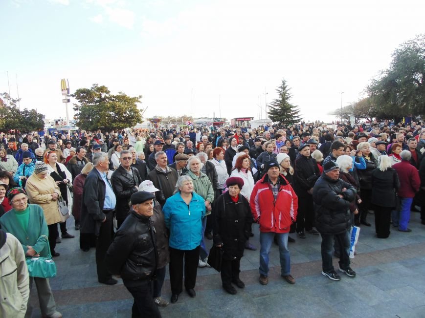В Ялте мирный пророссийский митинг о статусе АРК сопровождался избиением неизвестного провокатора и давлением на прессу (ФОТО, ВИДЕО), фото-11