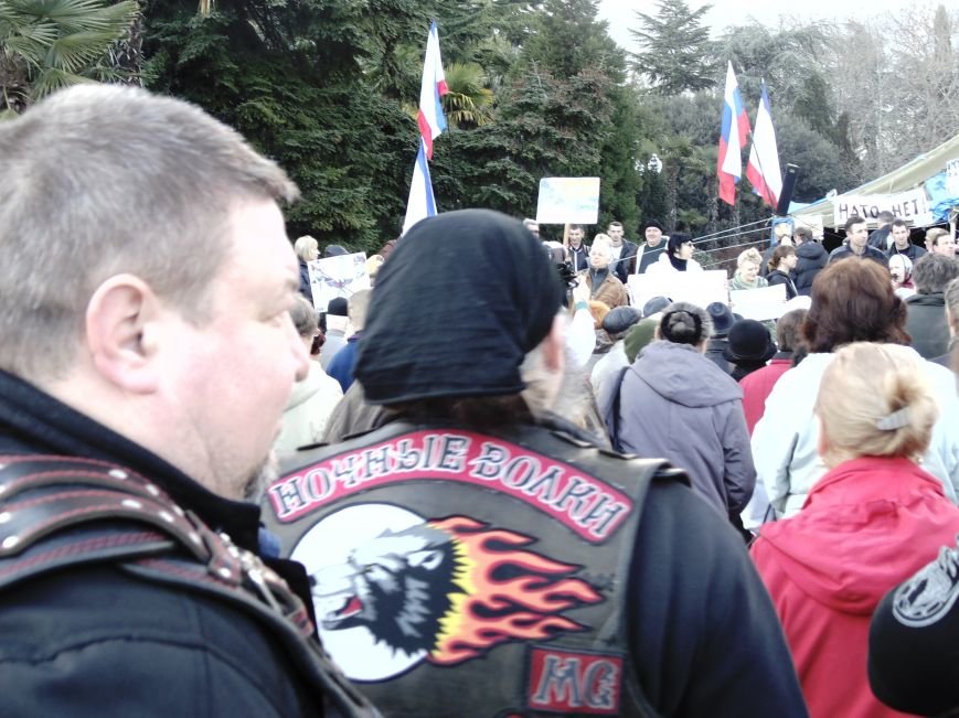 В Ялте мирный пророссийский митинг о статусе АРК сопровождался избиением неизвестного провокатора и давлением на прессу (ФОТО, ВИДЕО), фото-14