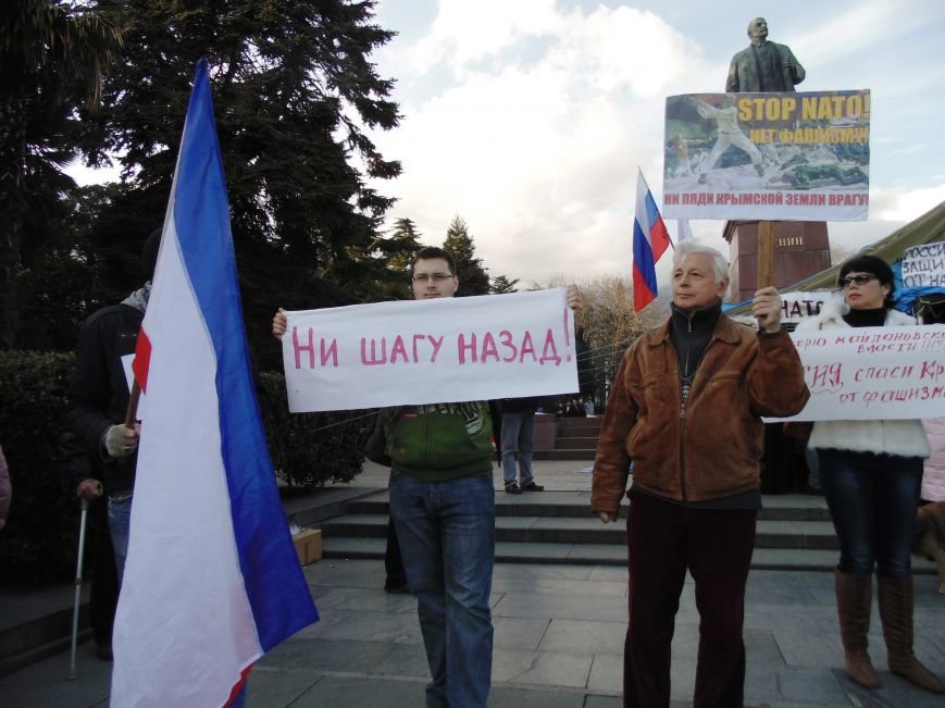 В Ялте мирный пророссийский митинг о статусе АРК сопровождался избиением неизвестного провокатора и давлением на прессу (ФОТО, ВИДЕО), фото-8