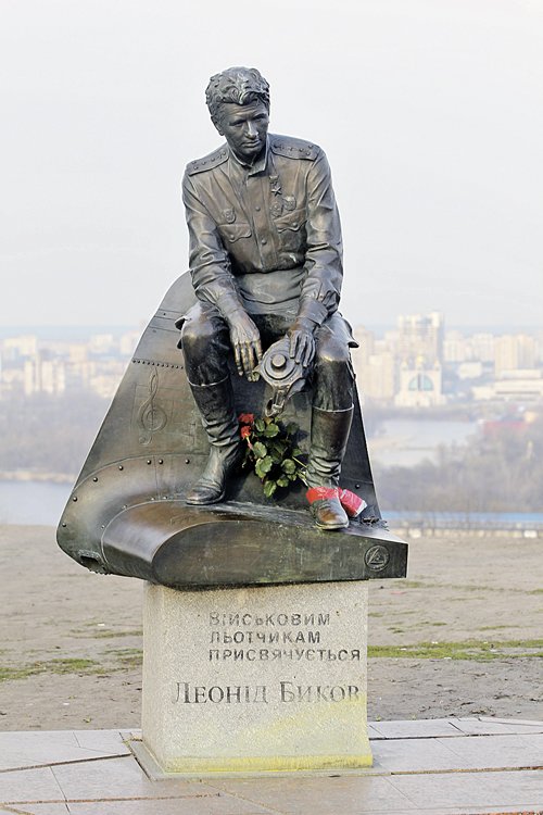 ПАМЯТНИК БЫКОВУ - В НОМЕР ПАМЯТНИК БЫКОВУ - В НОМЕР