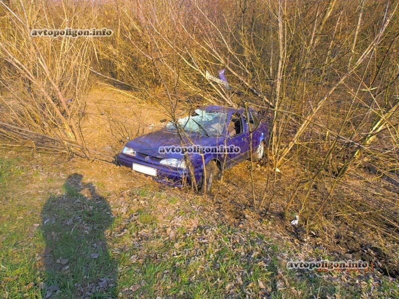 dtp_v_makeevke_renault-19_vyletel_v_kyuvet_i_perevernulsya_-_postradali_dvoe._foto2_76233