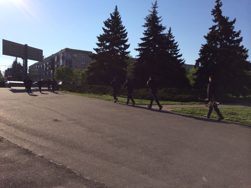 В Мариуполе здание горсовета освободили от захватчиков? (Обновляется+ФОТО, ВИДЕО) (фото) - фото 2 В Мариуполе здание горсовета освободили от захватчиков? (Обновляется+ФОТО, ВИДЕО) (фото) - фото 2