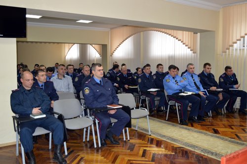 01_05_2014_Mariupolskuyu miliciyu vozglavil novyy rukovoditel_3s 01_05_2014_Mariupolskuyu miliciyu vozglavil novyy rukovoditel_3s