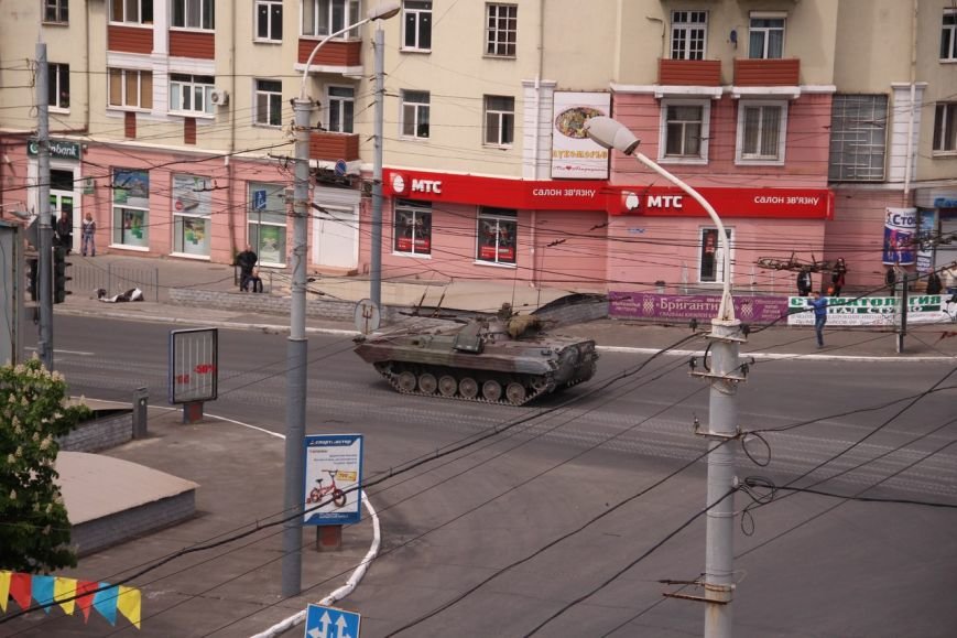 В Мариуполе стреляют! Горят здания, гибнут люди (ФОТО+ВИДЕО+ОБНОВЛЯЕТСЯ) (фото) - фото 3 В Мариуполе стреляют! Горят здания, гибнут люди (ФОТО+ВИДЕО+ОБНОВЛЯЕТСЯ) (фото) - фото 3