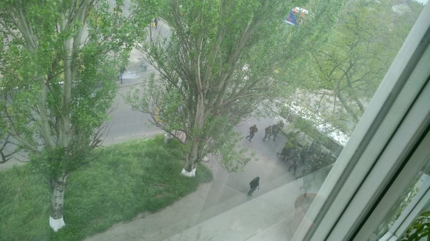В Мариуполе стреляют! Горят здания, гибнут люди (ФОТО+ВИДЕО+ОБНОВЛЯЕТСЯ) (фото) - фото 2 В Мариуполе стреляют! Горят здания, гибнут люди (ФОТО+ВИДЕО+ОБНОВЛЯЕТСЯ) (фото) - фото 2