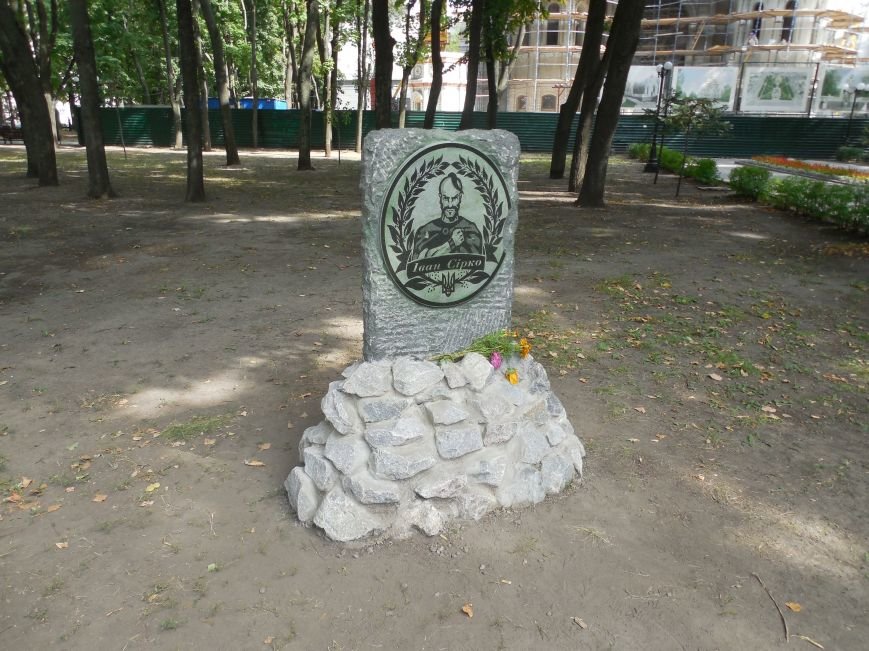 Вандалов, которые в Харькове испортили памятник Сирко, наст..., фото-6 Вандалов, которые в Харькове испортили памятник Сирко, настигнет злой рок, и лично будет искать «Восточный корпус», фото-6
