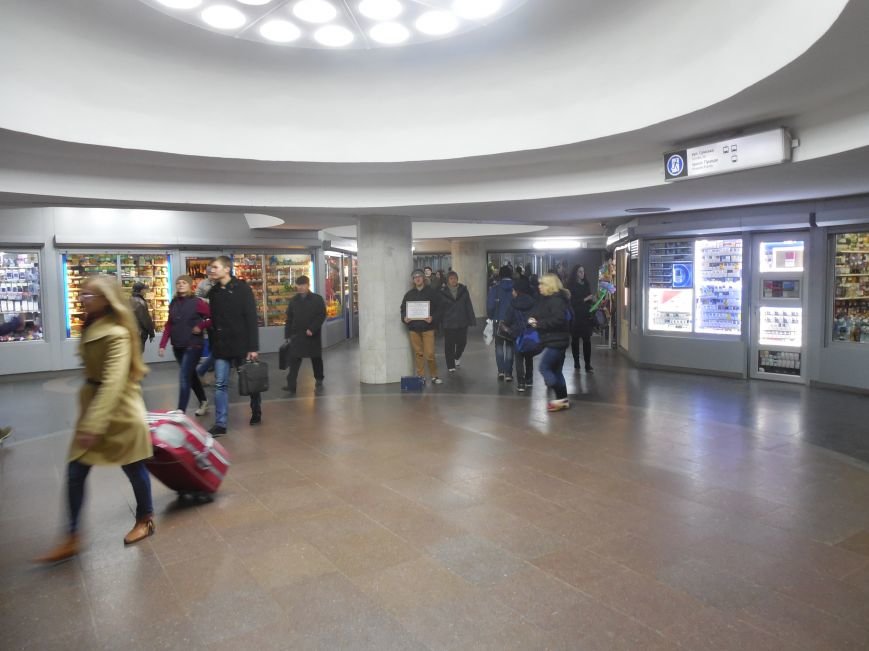 Социальный эксперимент: как мы в переходе метро собирали де..., фото-1 Социальный эксперимент: как мы в переходе метро собирали деньги для бойцов АТО (ФОТО), фото-1