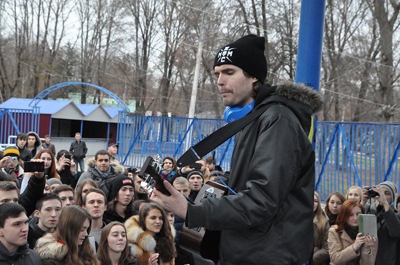 Альтернатива рекомендациям. Noize MC выступил перед белгоро..., фото-1 Альтернатива рекомендациям. Noize MC выступил перед белгородцами бесплатно и на улице, фото-1