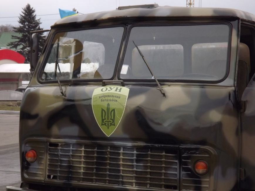 Тернополяни передали батальйону «ОУН» вантажівку з номерами «ПТН ПНХ» (фоторепортаж) (фото) - фото 2 Тернополяни передали батальйону «ОУН» вантажівку з номерами «ПТН ПНХ» (фоторепортаж) (фото) - фото 2