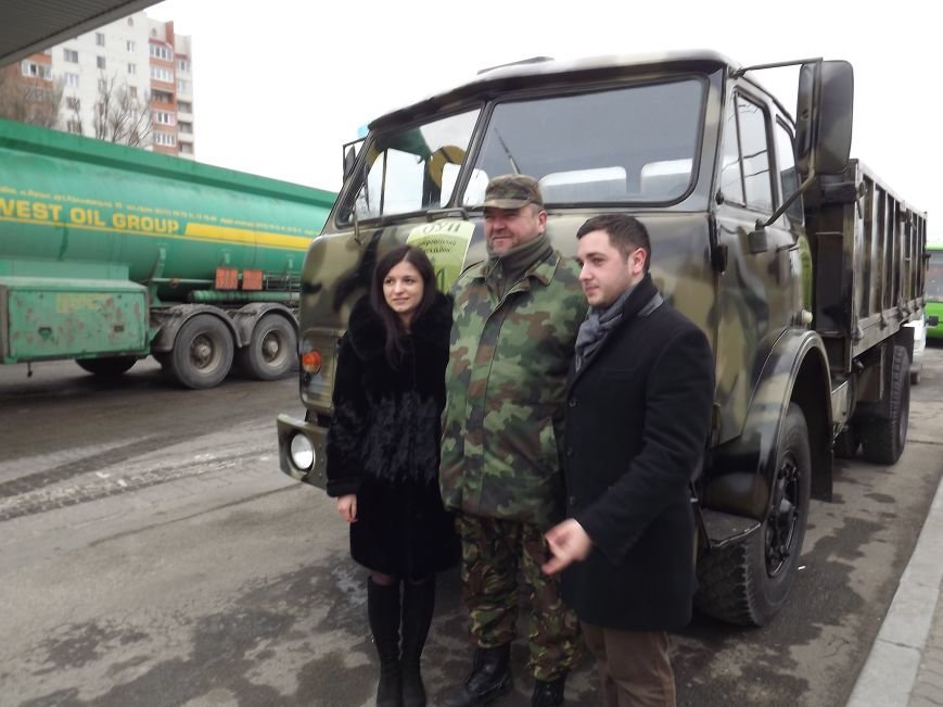 Тернополяни передали батальйону «ОУН» вантажівку з номерами «ПТН ПНХ» (ФОТО) (фото) - фото 1 Тернополяни передали батальйону «ОУН» вантажівку з номерами «ПТН ПНХ» (ФОТО) (фото) - фото 1