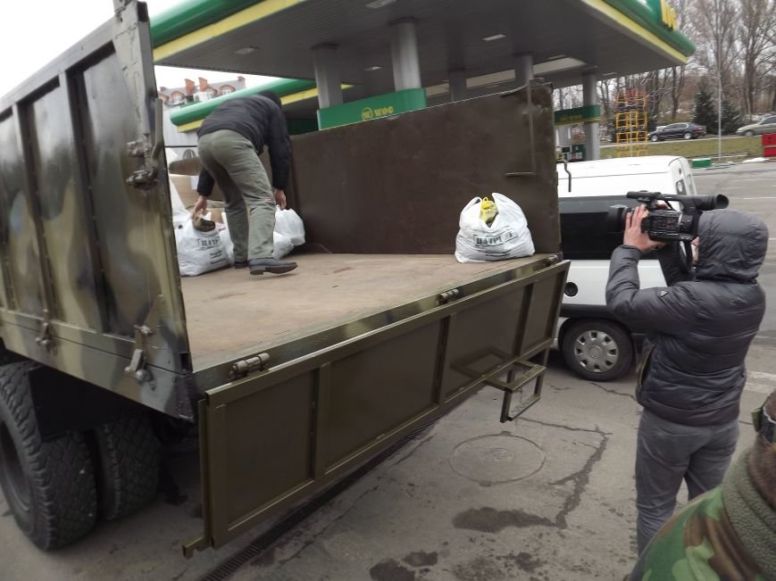 Тернополяни передали батальйону «ОУН» вантажівку з номерами «ПТН ПНХ» (ФОТО) (фото) - фото 1 Тернополяни передали батальйону «ОУН» вантажівку з номерами «ПТН ПНХ» (ФОТО) (фото) - фото 1