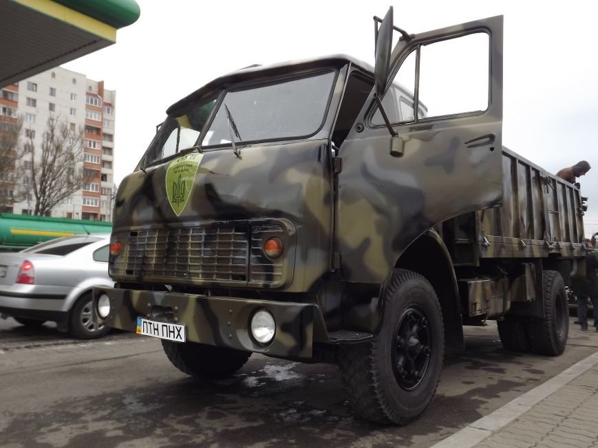 Тернополяни передали батальйону «ОУН» вантажівку з номерами «ПТН ПНХ» (ФОТО) (фото) - фото 1 Тернополяни передали батальйону «ОУН» вантажівку з номерами «ПТН ПНХ» (ФОТО) (фото) - фото 1