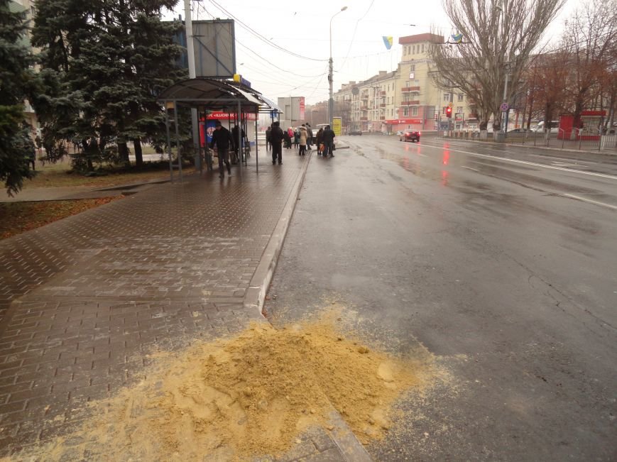 Погода превратила Мариуполь в «ледовое побоище» (ФОТОРЕПОРТАЖ) (фото) - фото 1 Погода превратила Мариуполь в «ледовое побоище» (ФОТОРЕПОРТАЖ) (фото) - фото 1