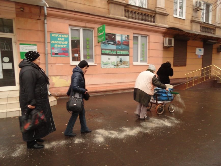Погода превратила Мариуполь в «ледовое побоище» (ФОТОРЕПОРТАЖ) (фото) - фото 1 Погода превратила Мариуполь в «ледовое побоище» (ФОТОРЕПОРТАЖ) (фото) - фото 1