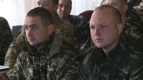 ВІННИЦЬКИХ ПРАВООХОРОНЦІВ В ЗОНІ АТО ПІДТРИМАЛИ ПІСНЯМИ ТА ПРОДОВОЛЬСТВОМ (ФОТО) (фото) - фото 6 ВІННИЦЬКИХ ПРАВООХОРОНЦІВ В ЗОНІ АТО ПІДТРИМАЛИ ПІСНЯМИ ТА ПРОДОВОЛЬСТВОМ (ФОТО) (фото) - фото 6