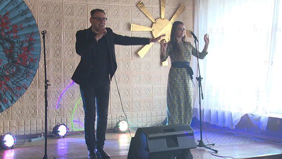 ВІННИЦЬКИХ ПРАВООХОРОНЦІВ В ЗОНІ АТО ПІДТРИМАЛИ ПІСНЯМИ ТА ПРОДОВОЛЬСТВОМ (ФОТО) (фото) - фото 5 ВІННИЦЬКИХ ПРАВООХОРОНЦІВ В ЗОНІ АТО ПІДТРИМАЛИ ПІСНЯМИ ТА ПРОДОВОЛЬСТВОМ (ФОТО) (фото) - фото 5