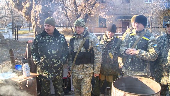 ВІННИЦЬКИХ ПРАВООХОРОНЦІВ В ЗОНІ АТО ПІДТРИМАЛИ ПІСНЯМИ ТА ПРОДОВОЛЬСТВОМ (ФОТО) (фото) - фото 8 ВІННИЦЬКИХ ПРАВООХОРОНЦІВ В ЗОНІ АТО ПІДТРИМАЛИ ПІСНЯМИ ТА ПРОДОВОЛЬСТВОМ (ФОТО) (фото) - фото 8