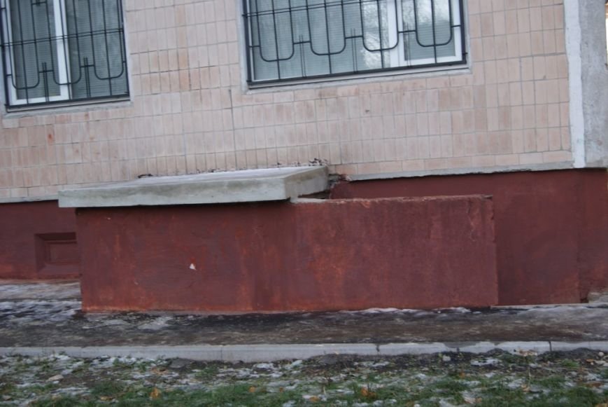 Як тернопільські комунальники ремонтують двори? (фото) (фото) - фото 1 Як тернопільські комунальники ремонтують двори? (фото) (фото) - фото 1